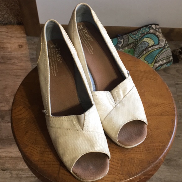 Cream colored sparkly Toms wedges - Picture 2 of 4